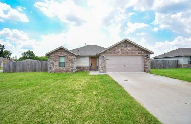 3 Bedroom 2 bath in Prairie Grove! Corner Lot! - 1600 Gallant Fox Lane, Prairie Grove, AR 72753