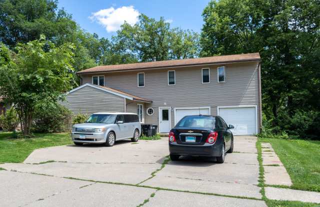 $1,550 | 3 Bedroom, 2 Bathroom Duplex | No Pets* | Available for July 1st, 2025 Move In! - 1425 Eastview Drive, Coralville, IA 52241