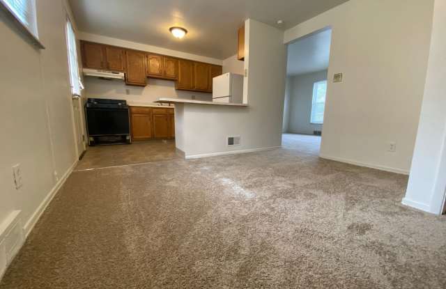 Spacious 2 Bedroom Townhouse at Chapel Place! Amazing Penn Hills Location! Call Today! photos photos