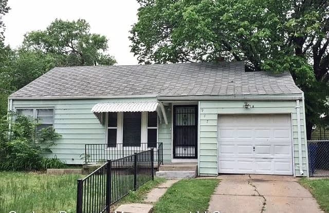 947 N Chautauqua Ave - 947 North Chautauqua Avenue, Wichita, KS 67214 947 N Chautauqua Ave - 947 North Chautauqua Avenue, Wichita, KS 67214