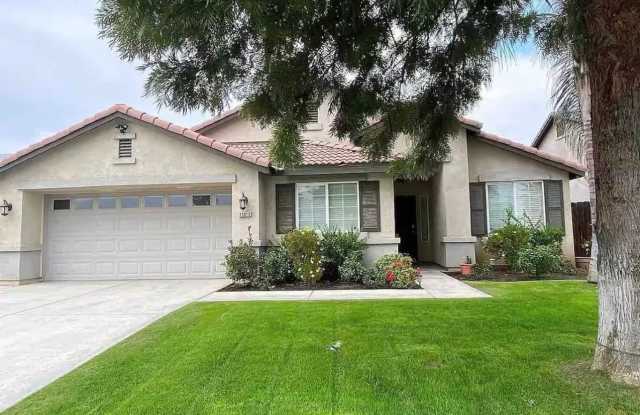 Super Great Deal on this fully furnished 4 BD 2 BA house with a Pool and Solar photos photos