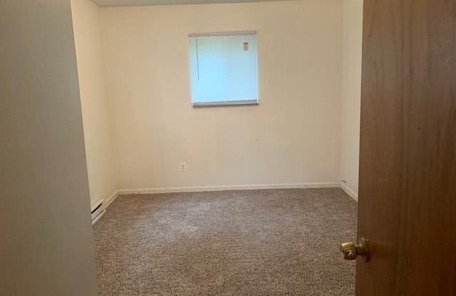 2 Bedroom 1 Bath in Harper Woods Gallery 4