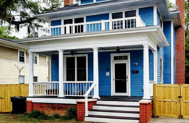 Spacious and fully furnished Victorian beauty photos photos
