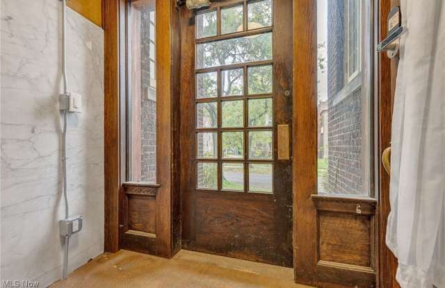 2257 Grandview Avenue Gallery 2