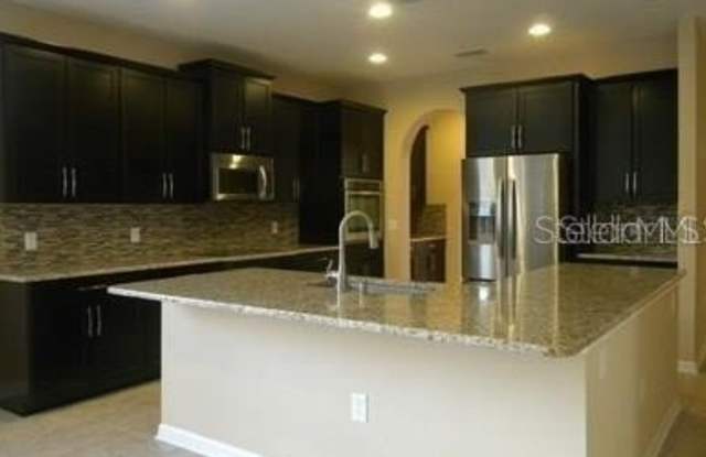 27750 AUTUMN BREEZE Circle Gallery 4