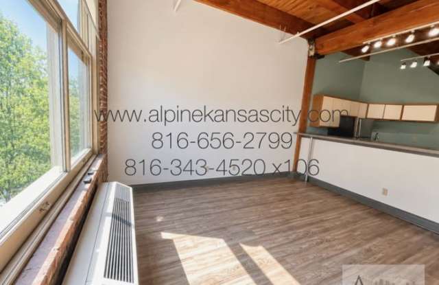 308 West 8th Street Gallery 4