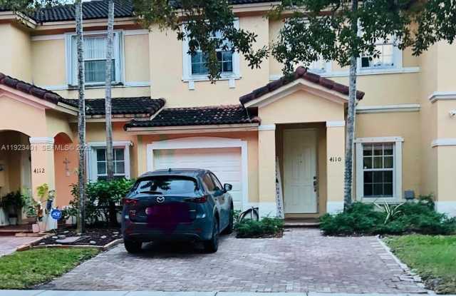 4110 NE 24th St photos photos