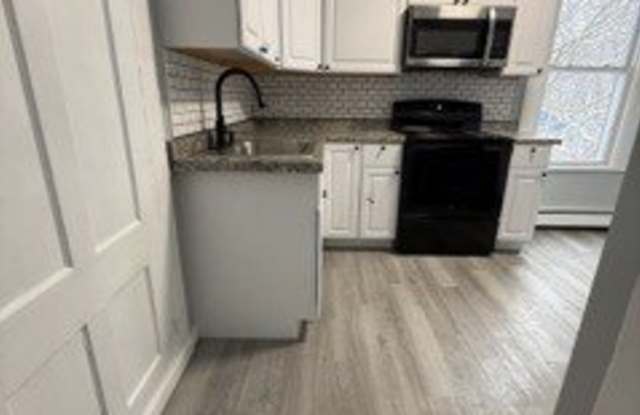 19 Camp Street unit: 2 photos photos