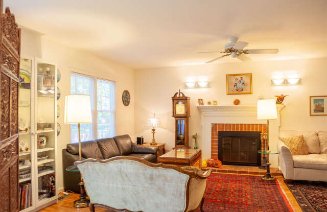 9949 Longford Court Gallery 4