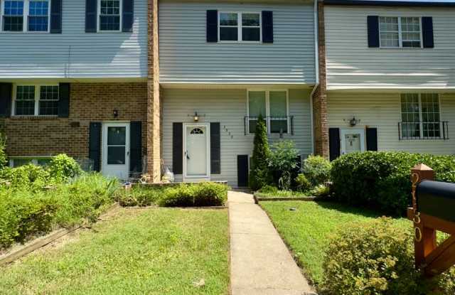 Charming 3 Bedroom/2 Bathroom Townhome in the Forestview Community - 2930 Aspen Hill Road, Carney, MD 21234