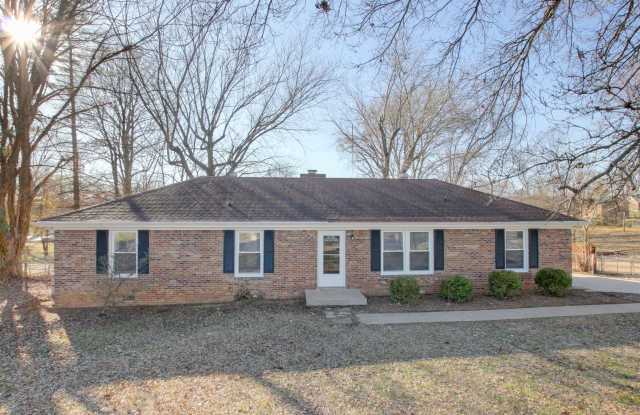 Three Bedroom Home Close to Ft. Campbell photos photos