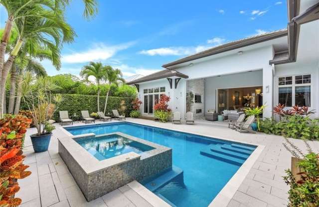 425 Harbour Dr photos photos