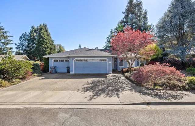 207 NW Sinclair Dr photos photos