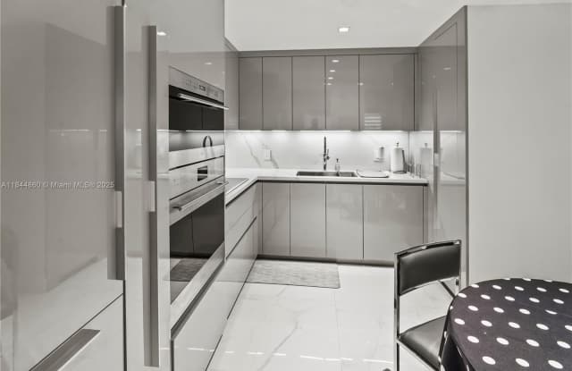 8877 Collins Ave photos photos