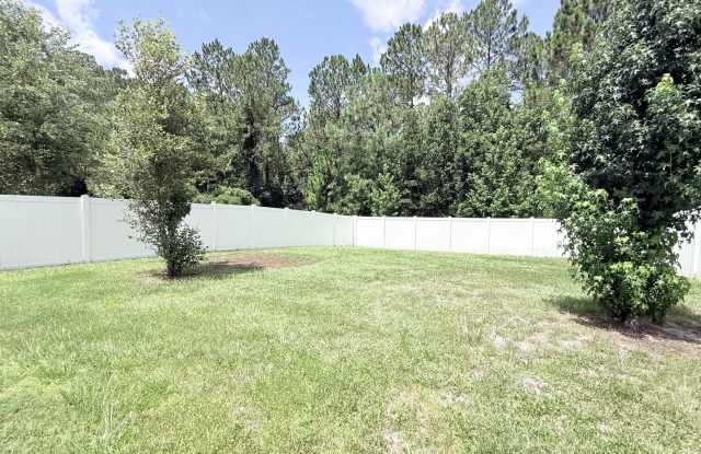 Spacious 4BR Home with Large Fenced Yard & Community Pool Gallery 4