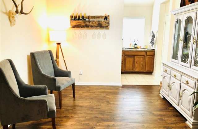 228 Valona Loop Gallery 3
