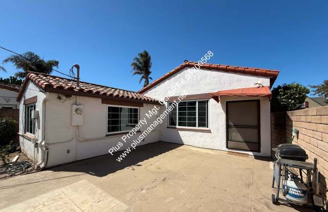 Carriage District One Bedroom Home With One Car Detached Garage and Small Yard Gallery 4