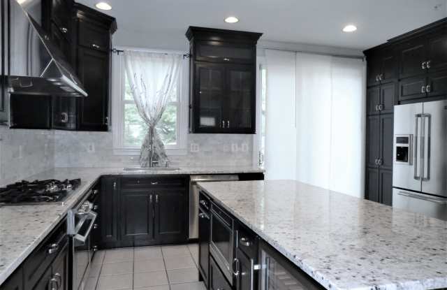 1242 HARBOR ISLAND WALK Gallery 2