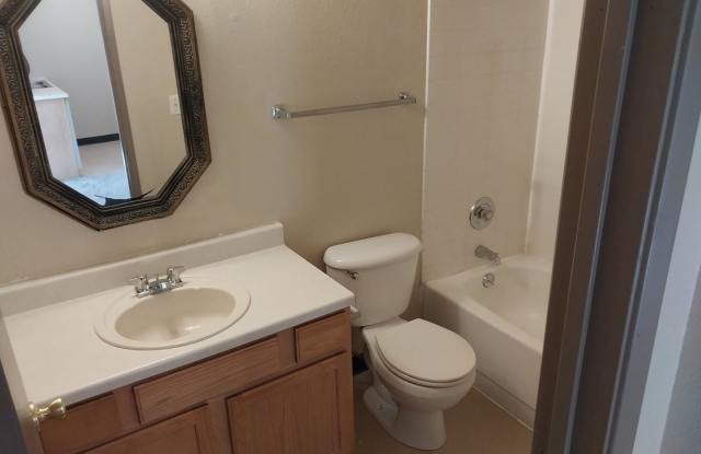1 bedroom 1 bathroom upstairs apartment - Granvue Apartments Gallery 4