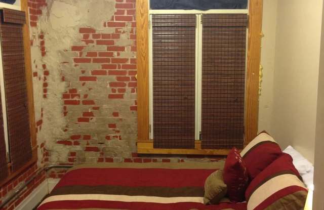 Room in 2 Bedroom Home at San Antonio St Gallery 4