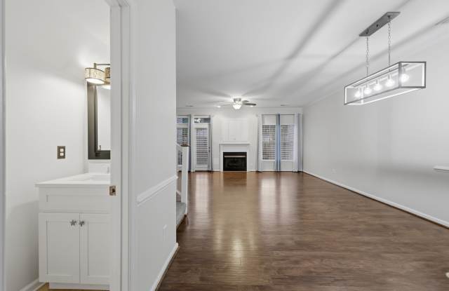 2347 Charing Cross Road - 1 Gallery 2