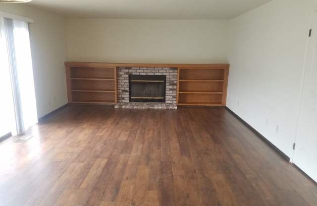 355 Flagstone Court Gallery 3