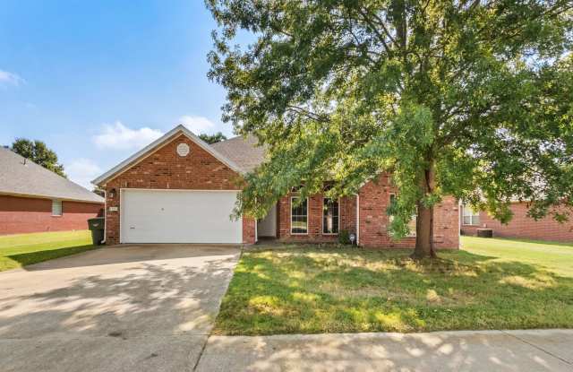 Bright  Beautiful 4 Bedroom Home with Fenced Yard and Modern Upgrades! photos photos