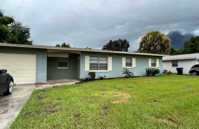 Large Single-family home features 3 bedrooms, 1.5 bathrooms. photos photos