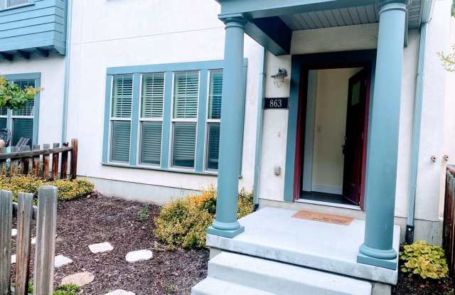 3 Bed x 2 Bath Townhome -2 car garage -  1320 FT2 - Yard Space & More Gallery 4