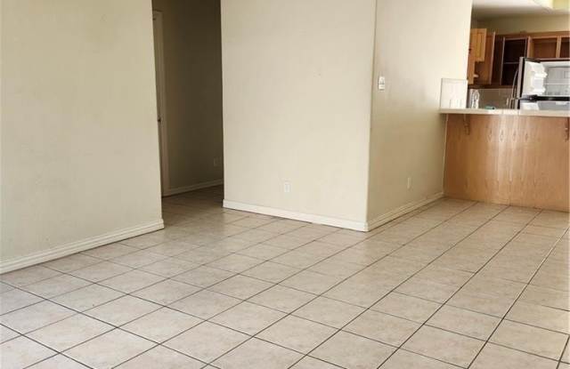 1501 W Carmen Avenue Gallery 3