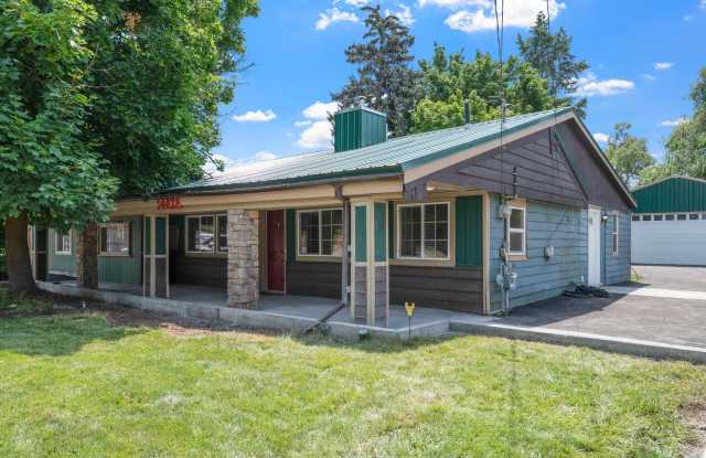 3 Bedroom 2.5 Bathroom single level rancher with 30x40 insulated / heated shop Fully Furnished photos photos