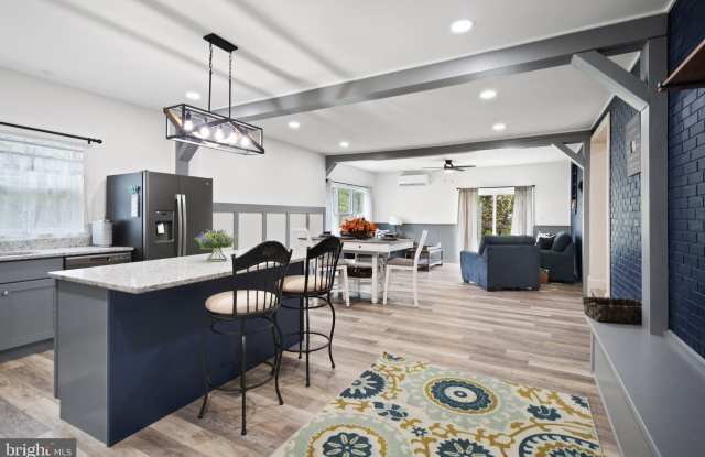 30 APRIL Lane photos photos