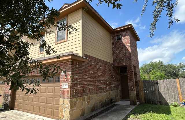 3/2.5/2 Off HWY 46/ Close to IH 35 / Fenced in Backyard / Wood-Like Tile Flooring  Carpet Mix /CISD Gallery 4
