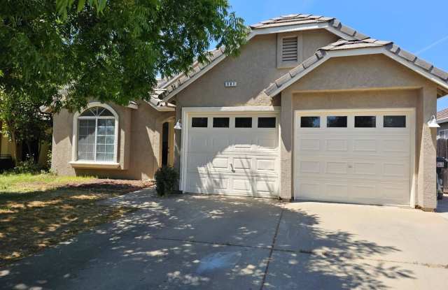 For Rent: 2 blocks from Stanislaus State University - Spacious 4-Bedroom Home in Turlock, CA photos photos