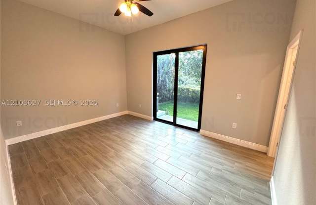 1847 SW 44th Terrace Gallery 4