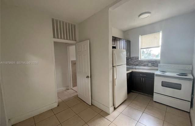 1060 NW 47th St photos photos