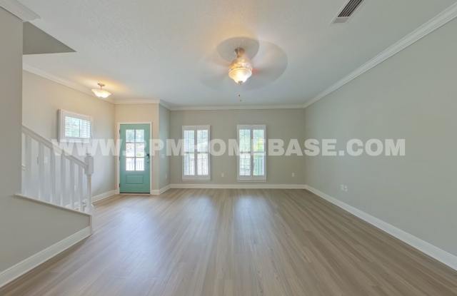 Stunning East Hill Townhome in One of Pensacola's Most Convenient Locations Gallery 3