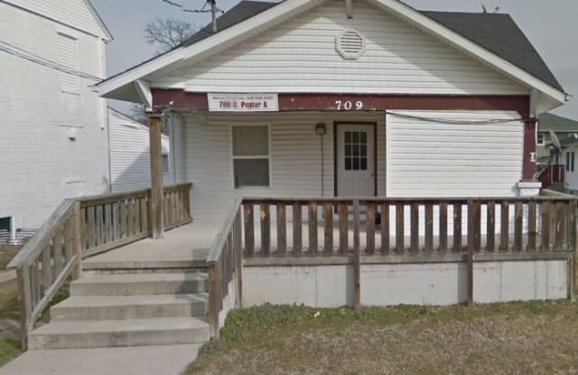 709-4 S. Poplar St Gallery 1