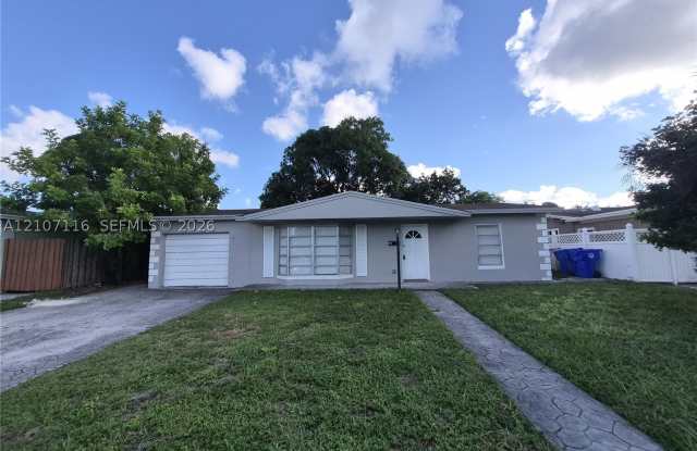 6482 SW 10th Ct Gallery 1