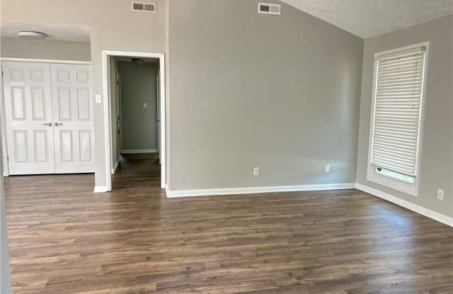 5914 Rustlewood Drive Gallery 3