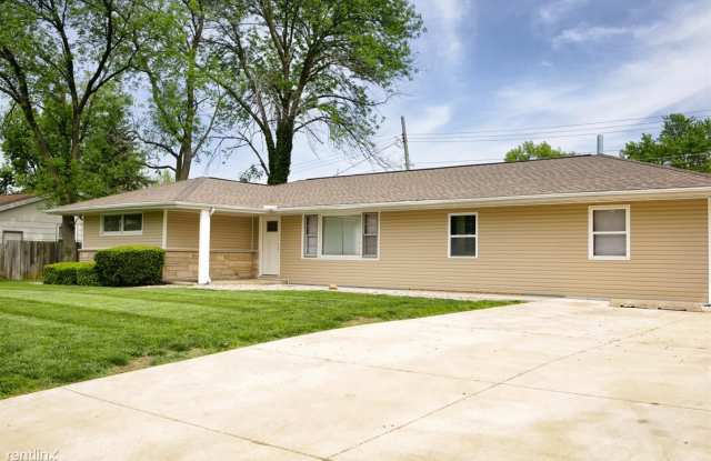 409 W Hayes Ave - 409 West Hayes Avenue, Charleston, IL 61920
