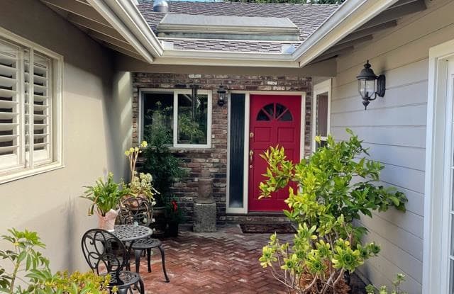 127 E Creek DR - 127 East Creek Drive, Menlo Park, CA 94025