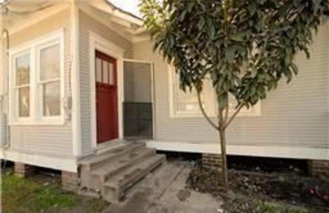 1602 Lee St. Gallery 4