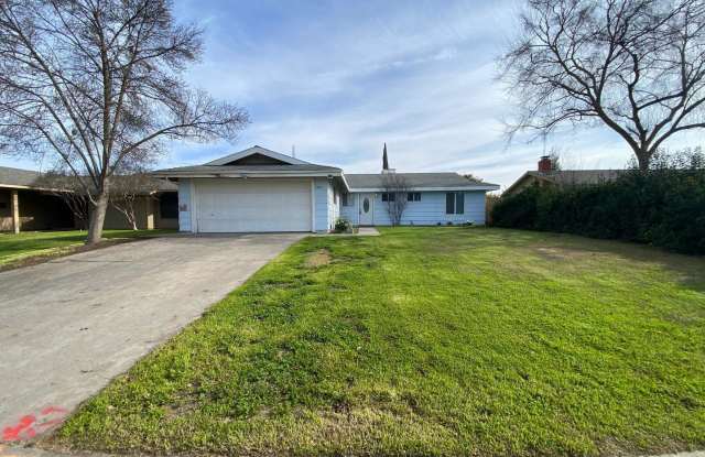 1704 South Atwood Street - 1704 South Atwood Street, Visalia, CA 93277