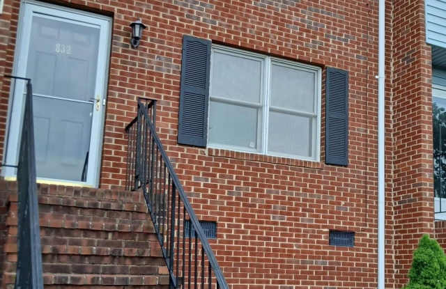 832 VINE ST photos photos