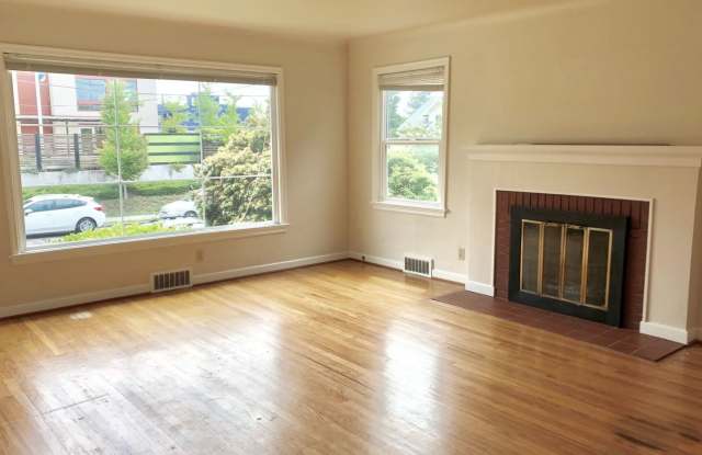 4707 Phinney Ave. N. Gallery 2