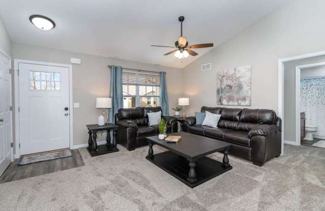 Fully Furnished Short-term rental Includes internet, cable, washer, dryer, etc Gallery 4