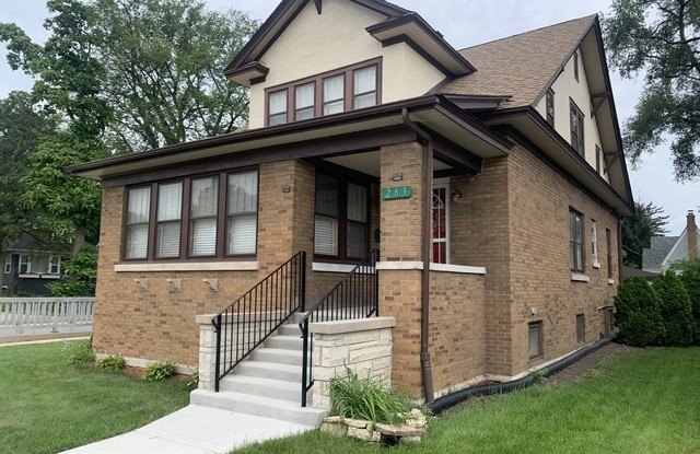 283 W North Avenue Gallery 1