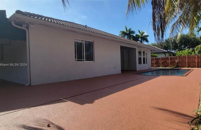 16324 NW 77th Path Gallery 4