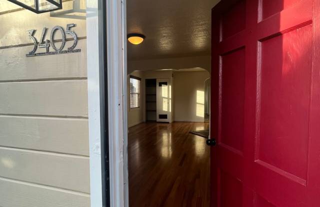 Pet Friendly! 2 Bed, 1 Bath Home with a Fully Fenced Yard! - 3405 18th Street, Myrtletown, CA 95501